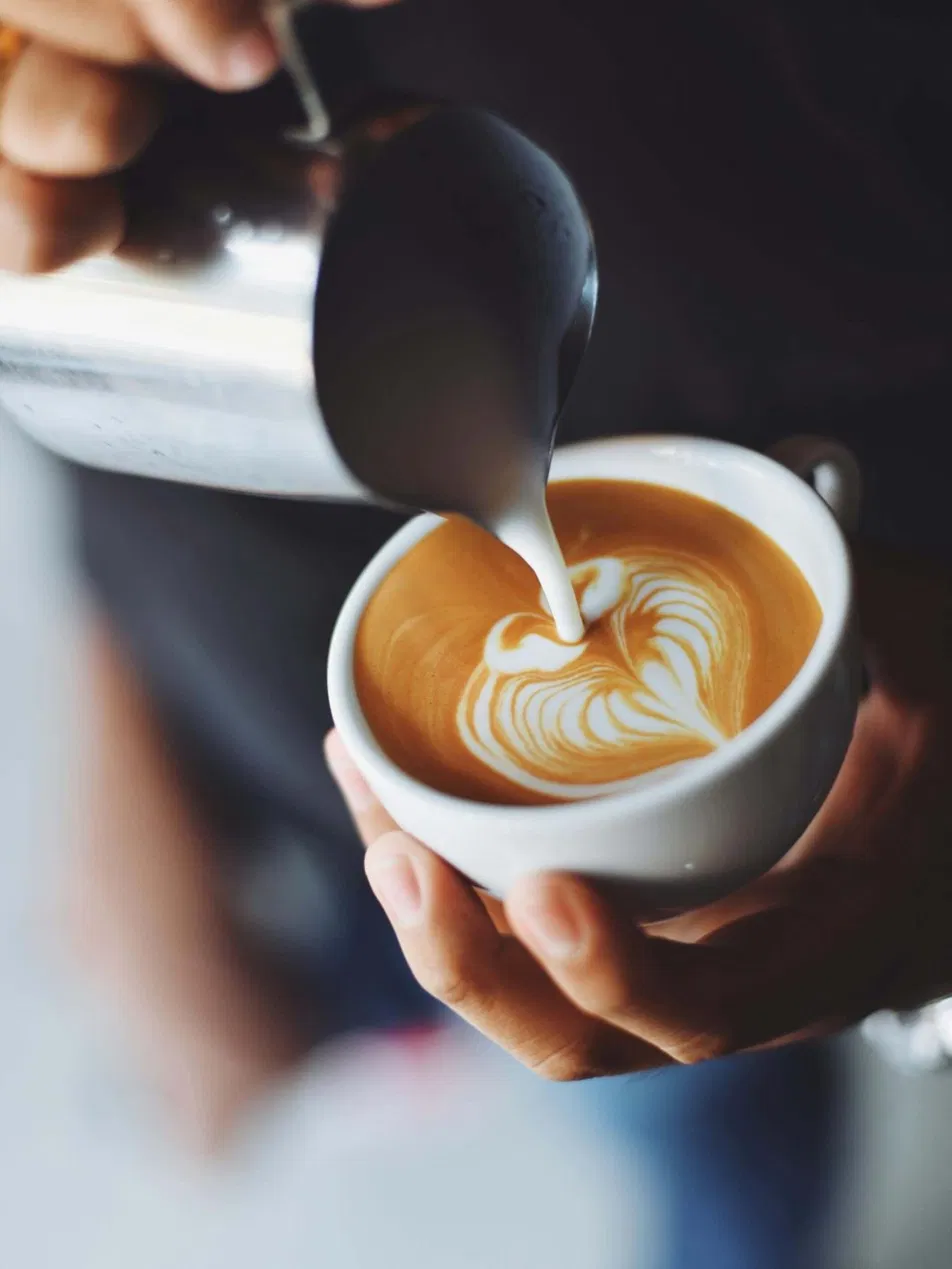 latte-pour